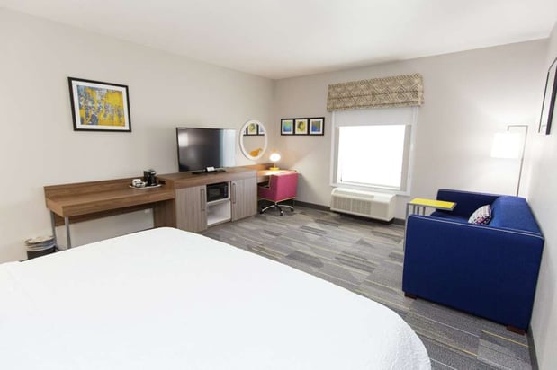 Images Hampton Inn Mustang