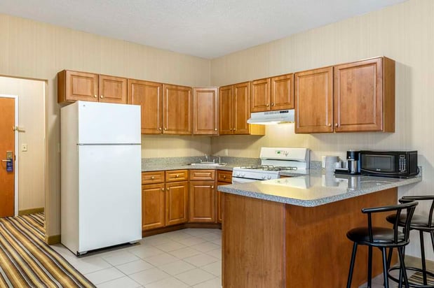 Images Best Western Plus New England Inn & Suites