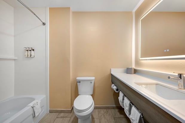 Images Holiday Inn Express & Suites Indianapolis - East by IHG