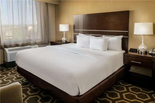 Images Embassy Suites by Hilton St. Louis Airport