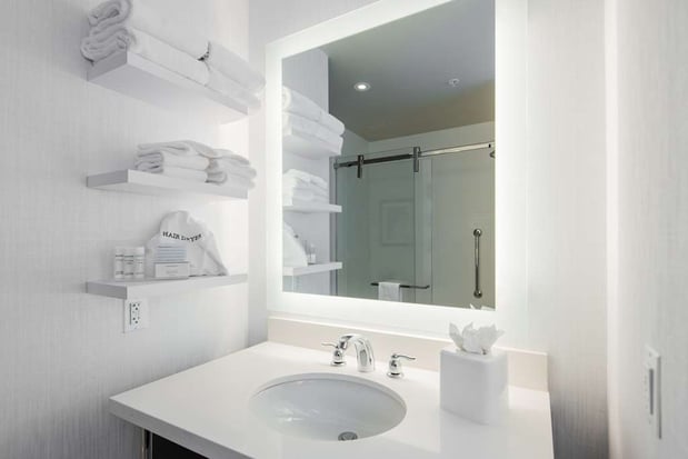 Images Hampton Inn & Suites Washington DC-Navy Yard