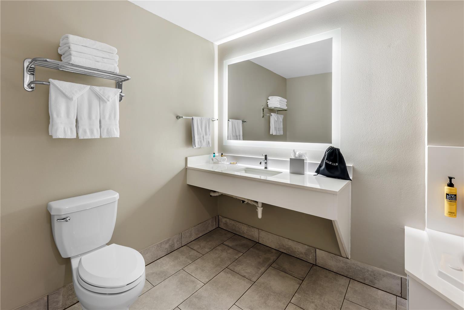 King Suite (Presidential) Bathroom