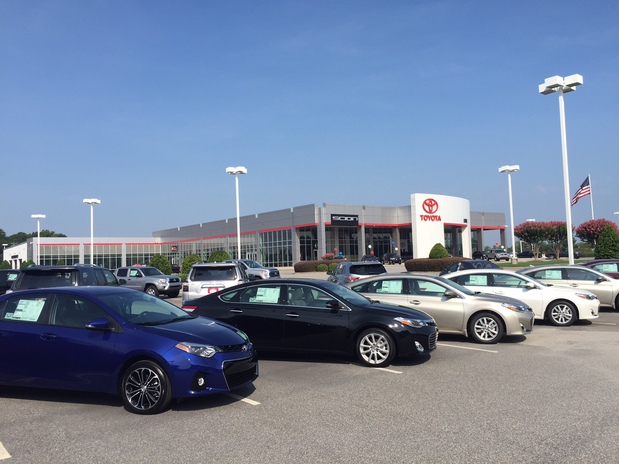 Images Lowe Toyota of Warner Robins