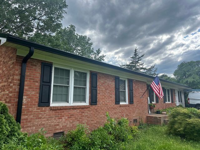 Mech Roofing and Gutter Image