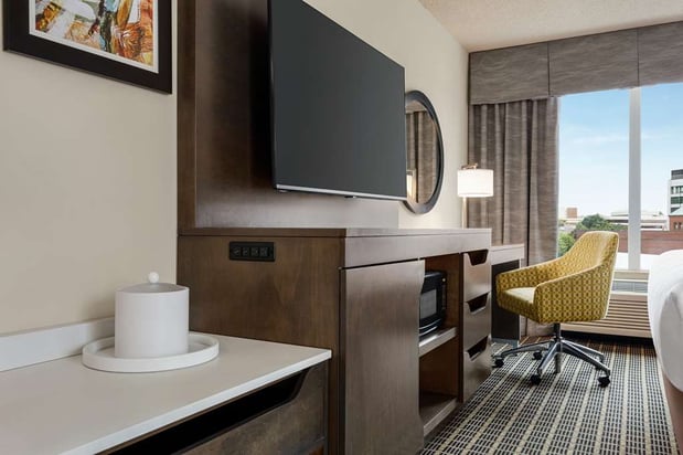 Images Hampton Inn & Suites Greenville-Downtown-RiverPlace