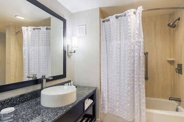 Images Embassy Suites by Hilton Newark Airport