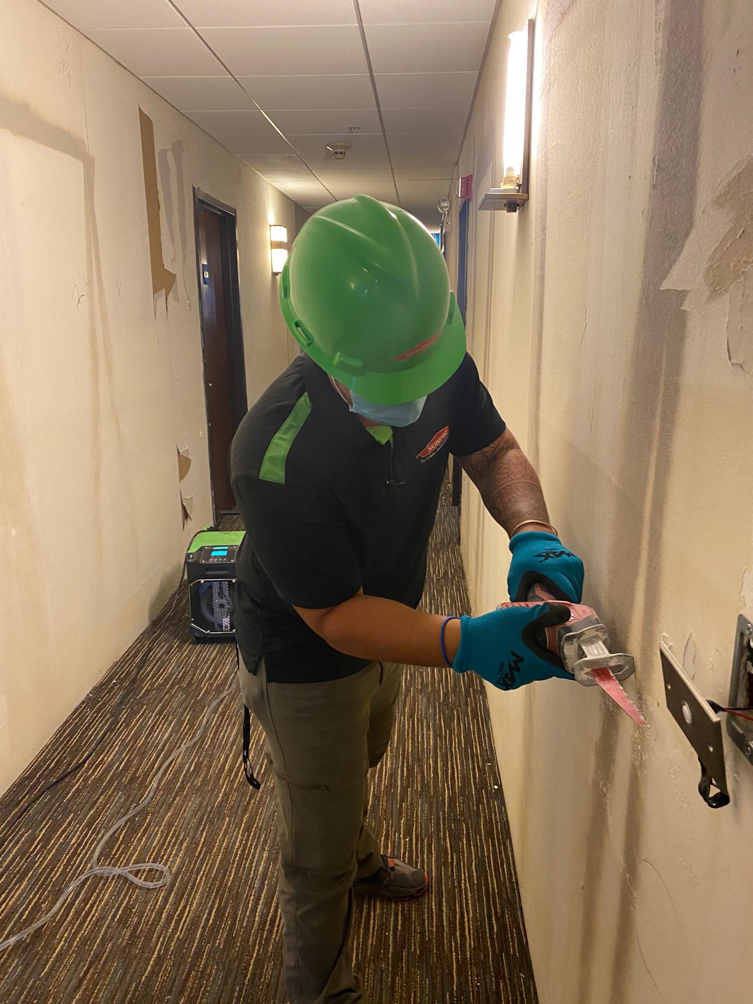 SERVPRO of St. Louis County Northwest out serving in Alabama when a water main pipe broke and flooded the inside of a hotel.