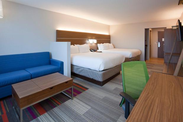 Images Holiday Inn Express & Suites Minneapolis (Golden Valley), an IHG Hotel