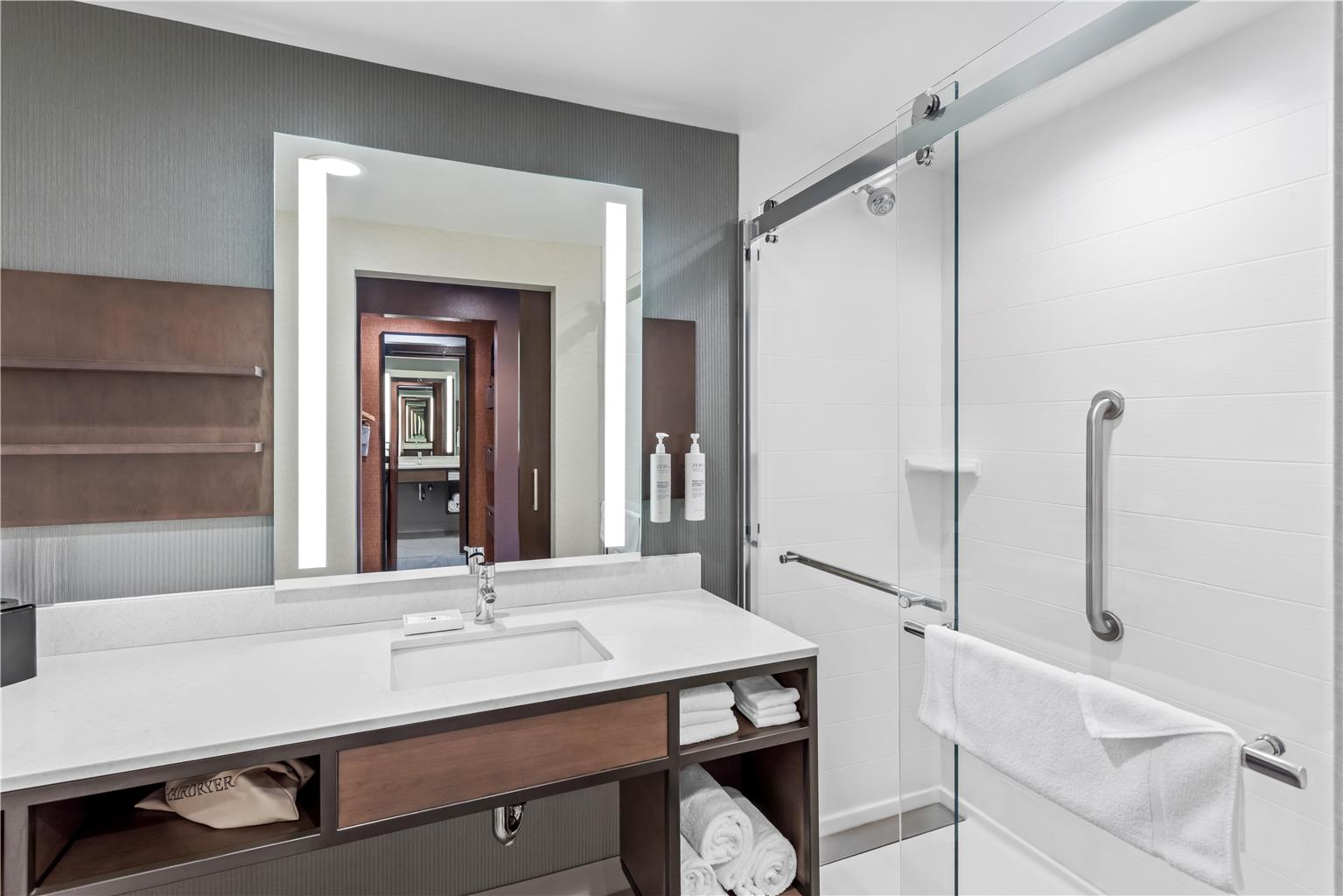 Guest room bath