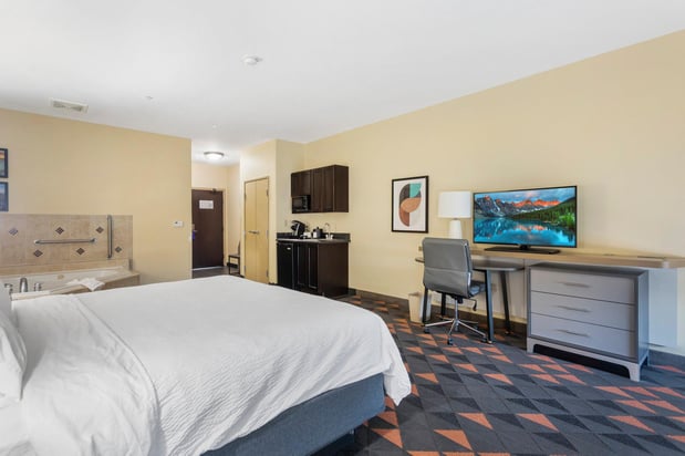 Images Holiday Inn & Suites Waco Northwest by IHG