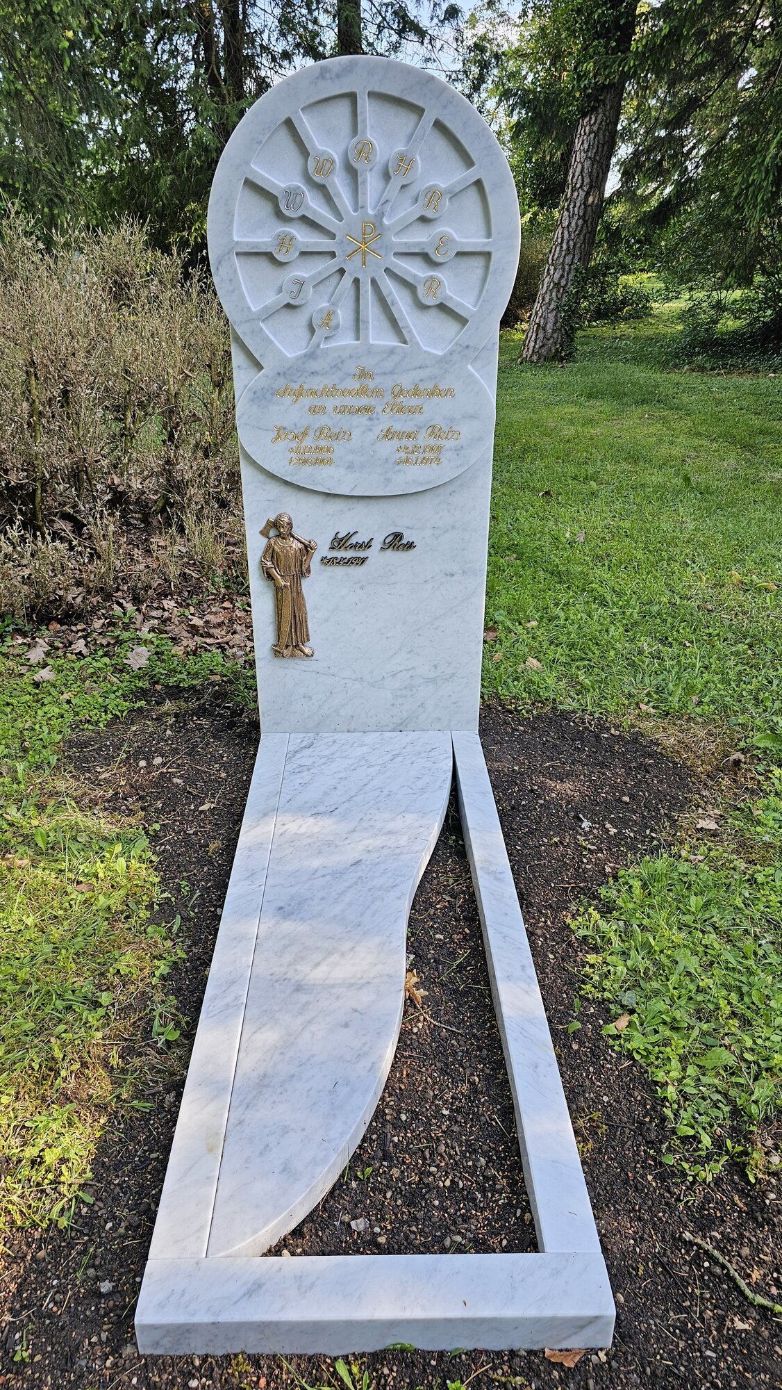 Ludwig Schneider - Denkmale und Steinbau AG - Steinmetz & Grabsteine München, Unterhachinger Straße 15 in München