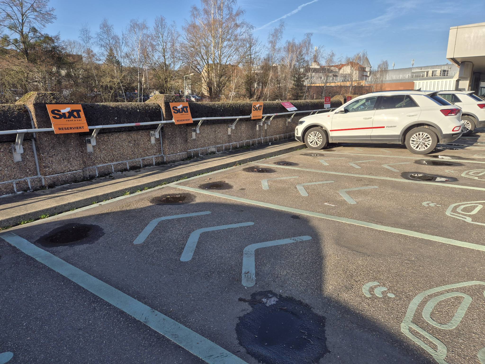 SIXT Autovermietung Kassel-Wilhelmshoehe Bahnhof, Willy-Brandt-Platz 1 in Kassel