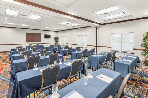 Images Holiday Inn Express & Suites Wilmington-Newark by IHG