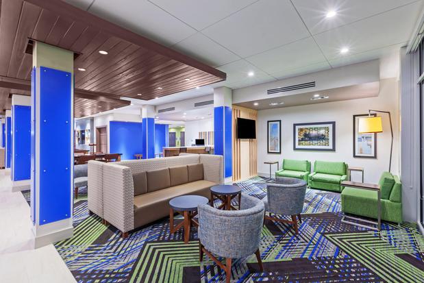 Images Holiday Inn Express & Suites Chanute by IHG