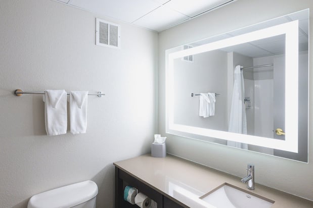 Images Holiday Inn Express & Suites Marquette by IHG