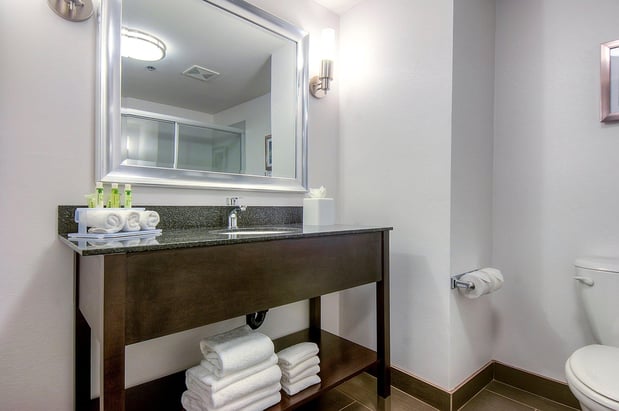 Images Holiday Inn Express & Suites Carlsbad Beach by IHG