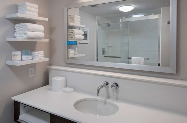 Images Hampton Inn Boston-Logan Airport