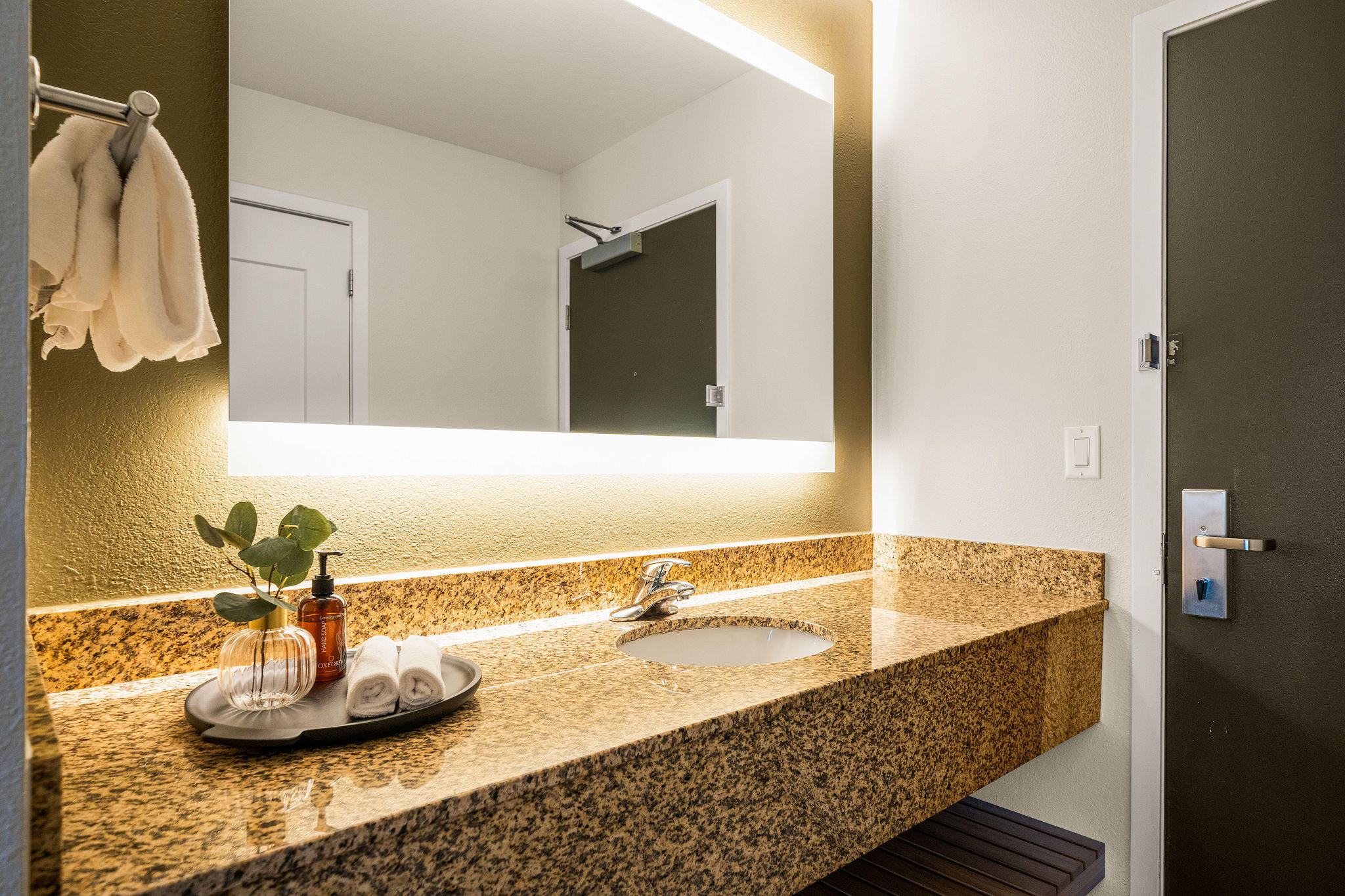 Oxford Suites Redding Guestrooms