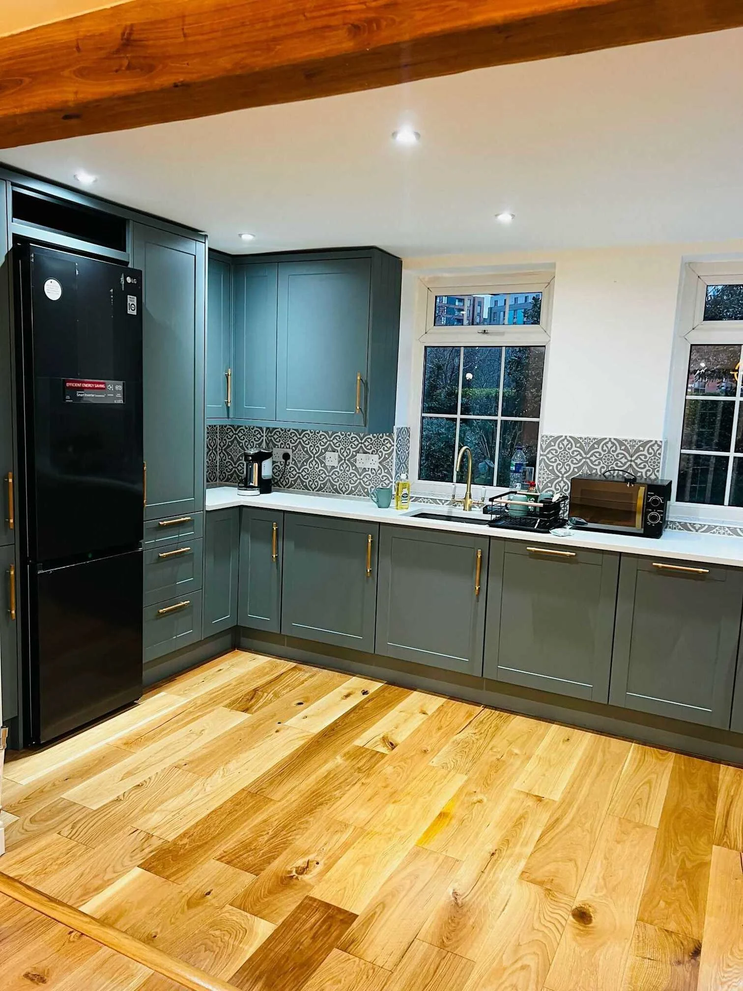 Images Ivo & Tina HK Service Ltd