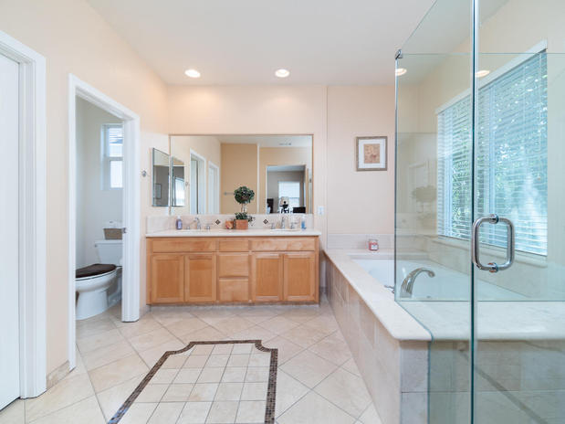 Images Amber Hom Realm Real Estate