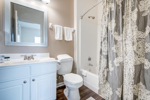 Images The Waterfront Apartments & Townhomes