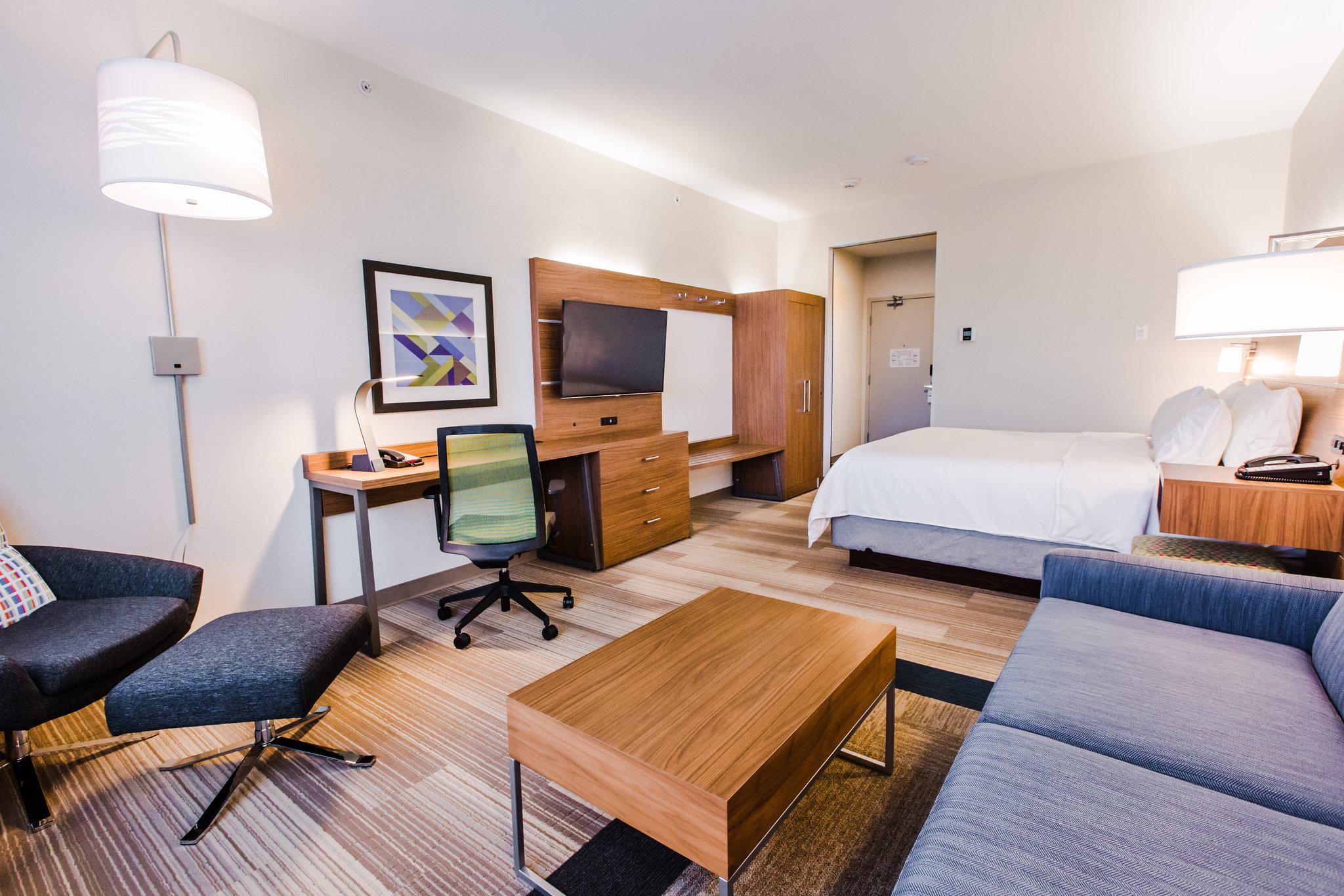 Images Holiday Inn Express & Suites West Edmonton-Mall Area, an IHG Hotel