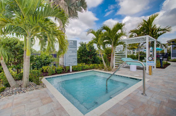 Images Everly Apartments