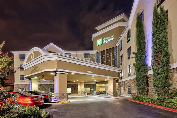 Images Holiday Inn Express & Suites Houston-Dwtn Conv Ctr by IHG
