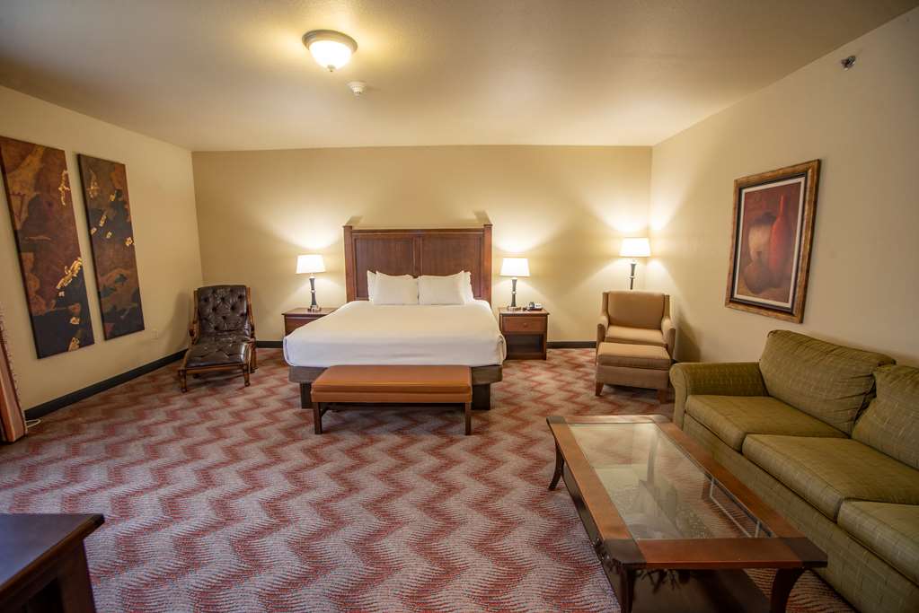 King Whirlpool Suite Best Western Plus Cimarron Hotel & Suites Stillwater (405)372-2878