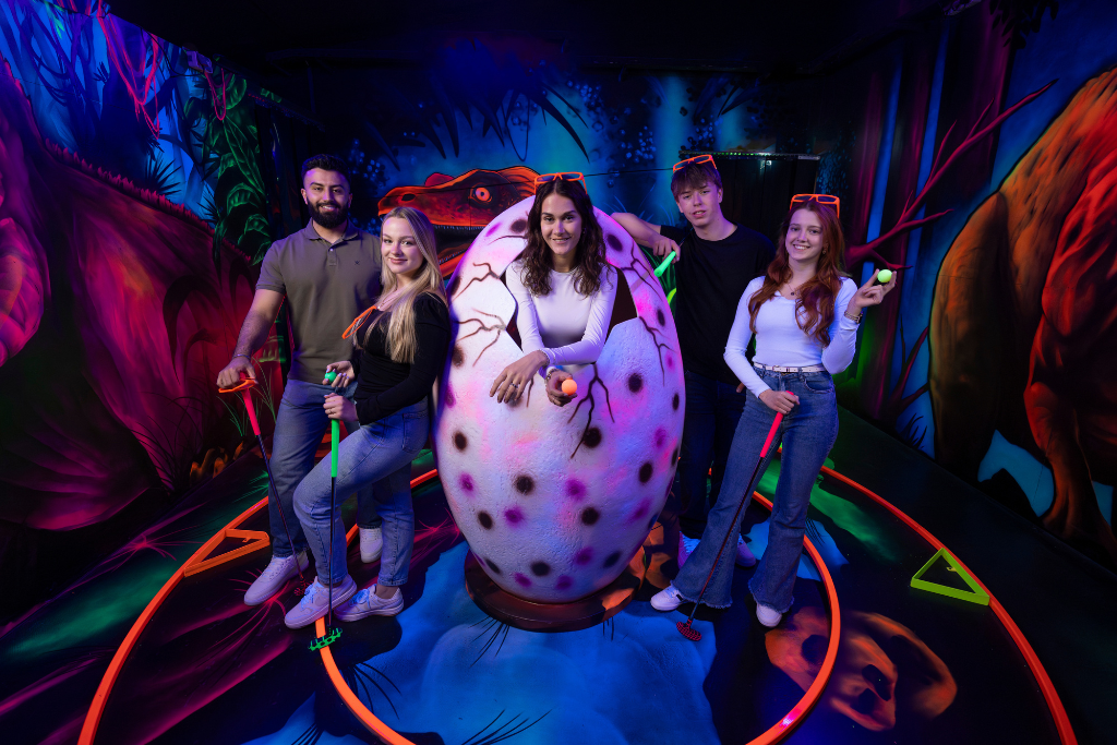 GlowZone 4D Schwarzlicht Minigolf Essen - West Borbeck, Wüstenhöferstraße 234 in Essen