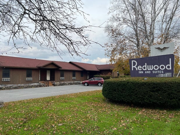 Images Redwood Inn & Suites