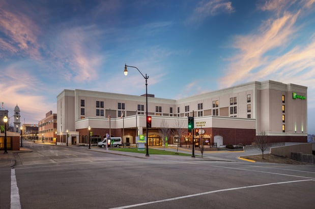 Images Holiday Inn Dubuque/Galena by IHG