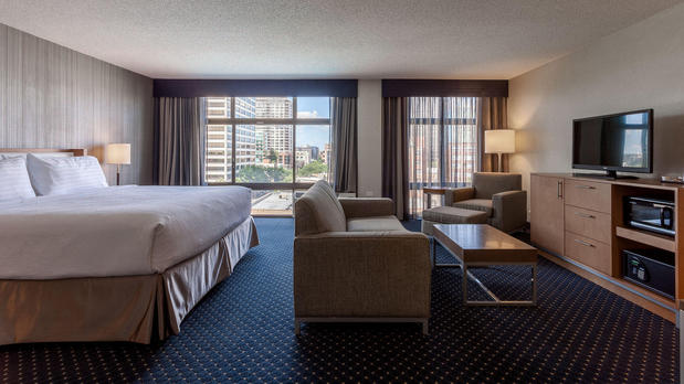 Images Holiday Inn Chicago North-Evanston by IHG