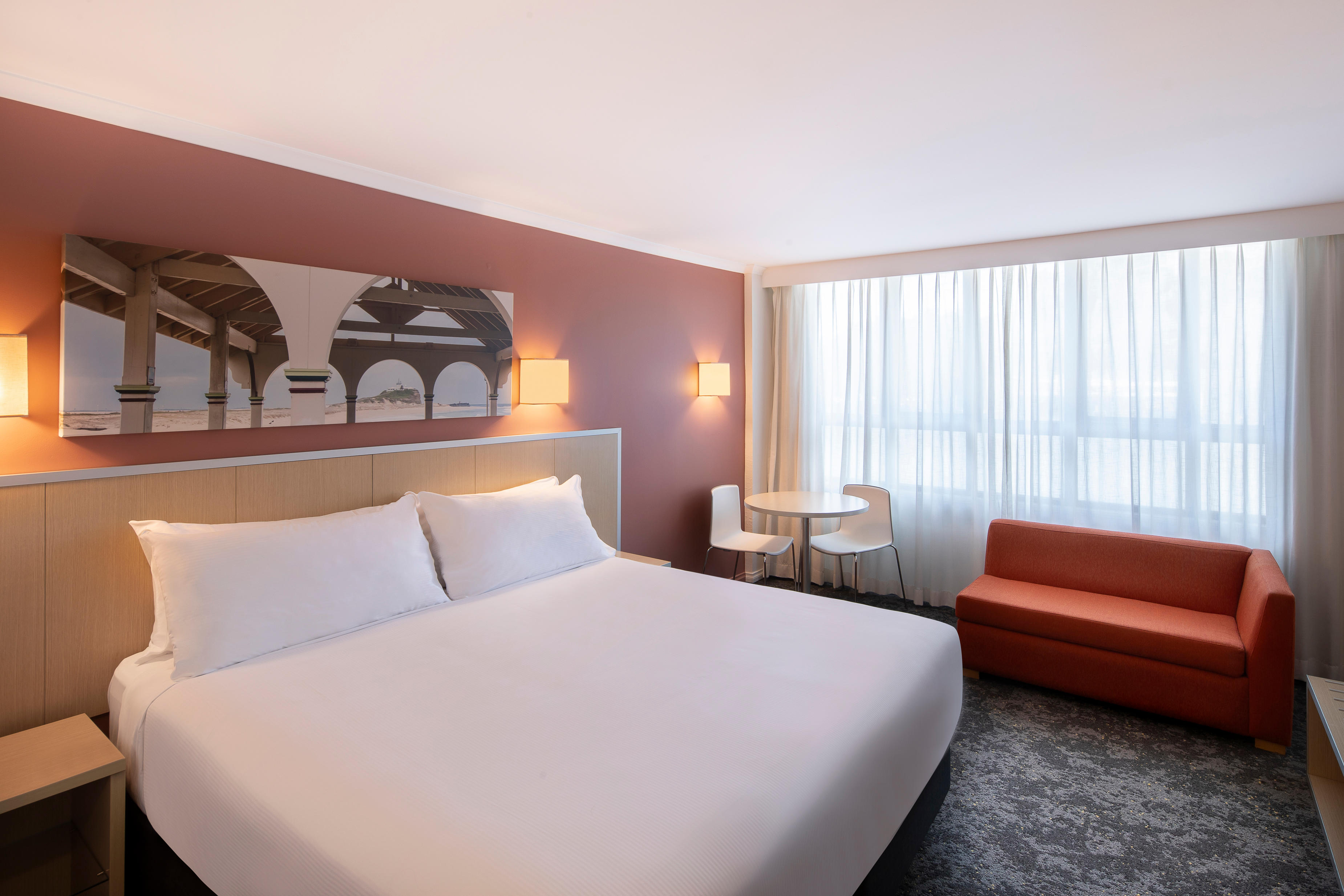 Standard room with one queen bed Mercure Newcastle Newcastle (02) 4086 6300