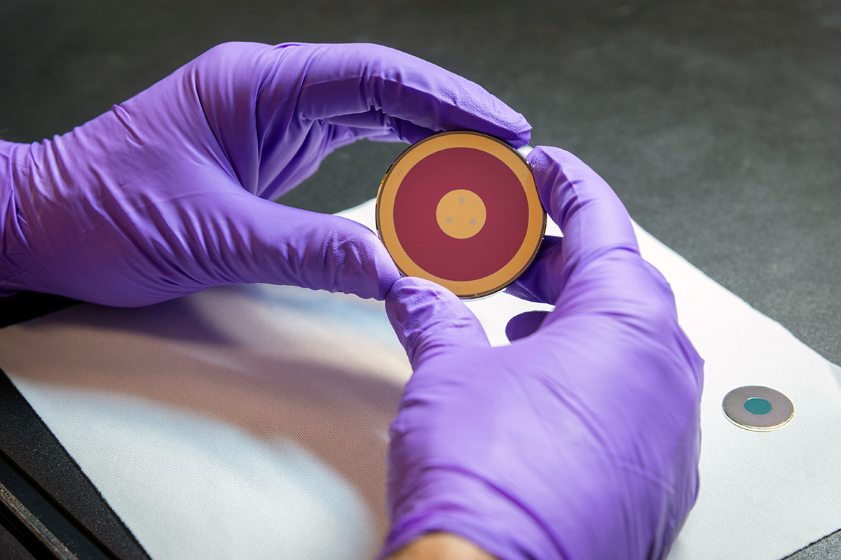 High-performance bandpass filter featuring DSI's multilayer thin film coating with orange/red wavelength transmission characteristics. Manufactured using MicroDyn® technology for narrow, broad, or dual/multi-wavelength configurations from visible through MWIR applications. Used in thermal imaging, hyperspectral sensors, automotive LIDAR, and defense optical systems.