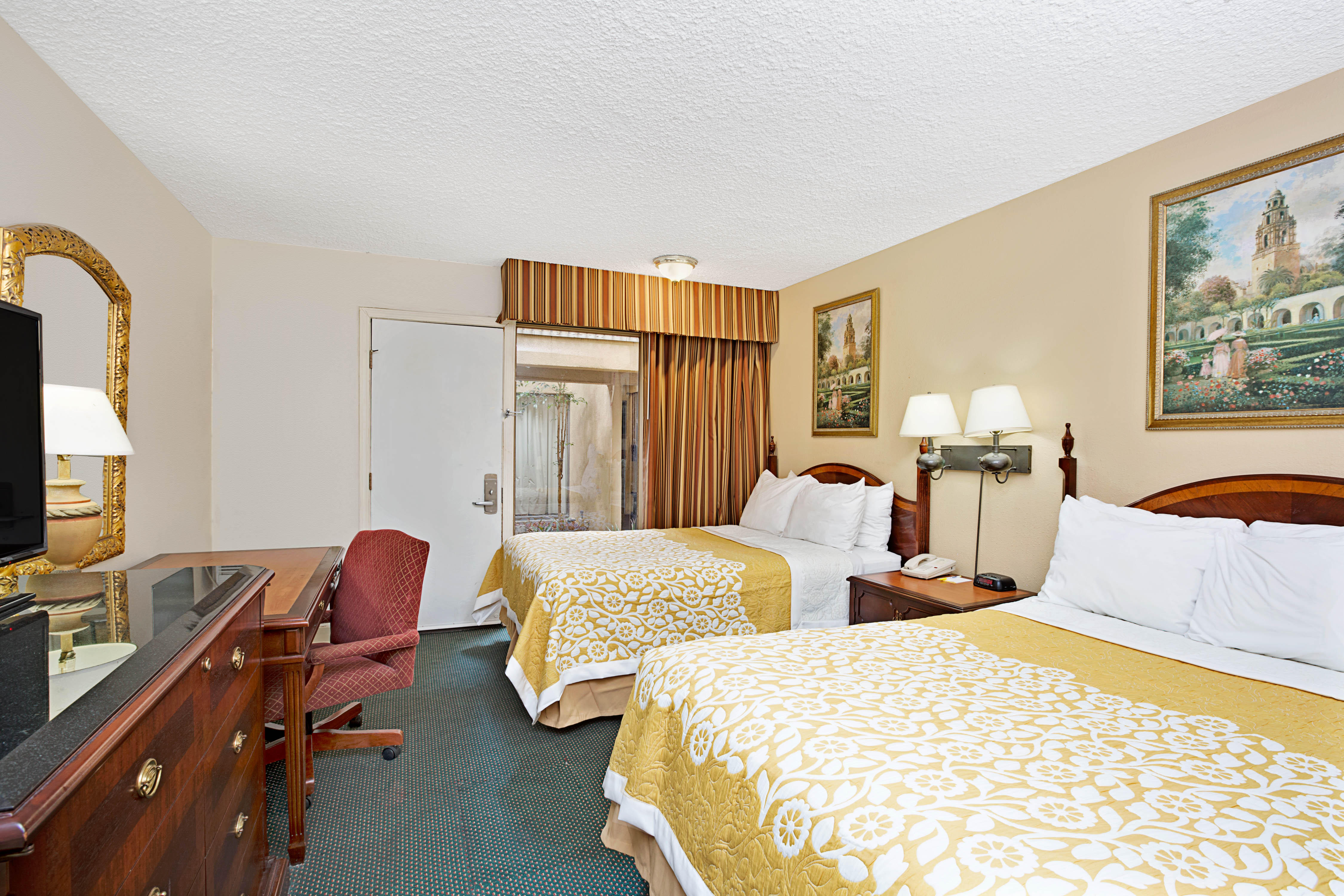 Torrance Inn & Suites Photo