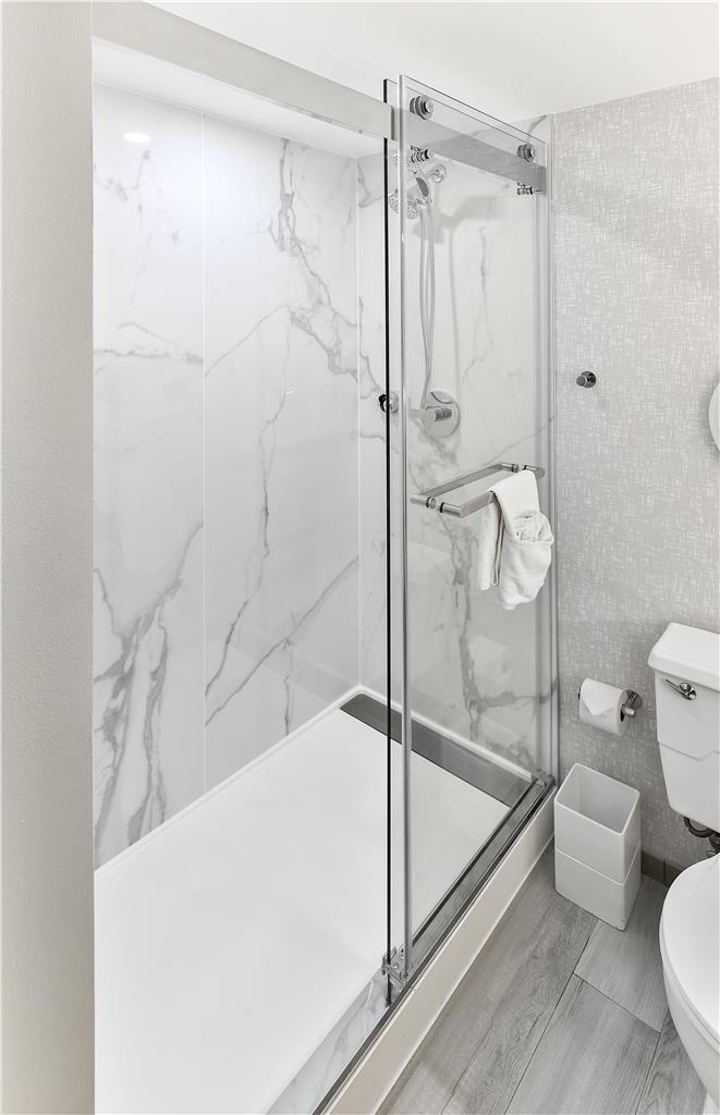 Guest room bath 