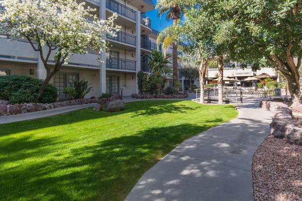 Images Holiday Inn & Suites Phoenix Airport North by IHG