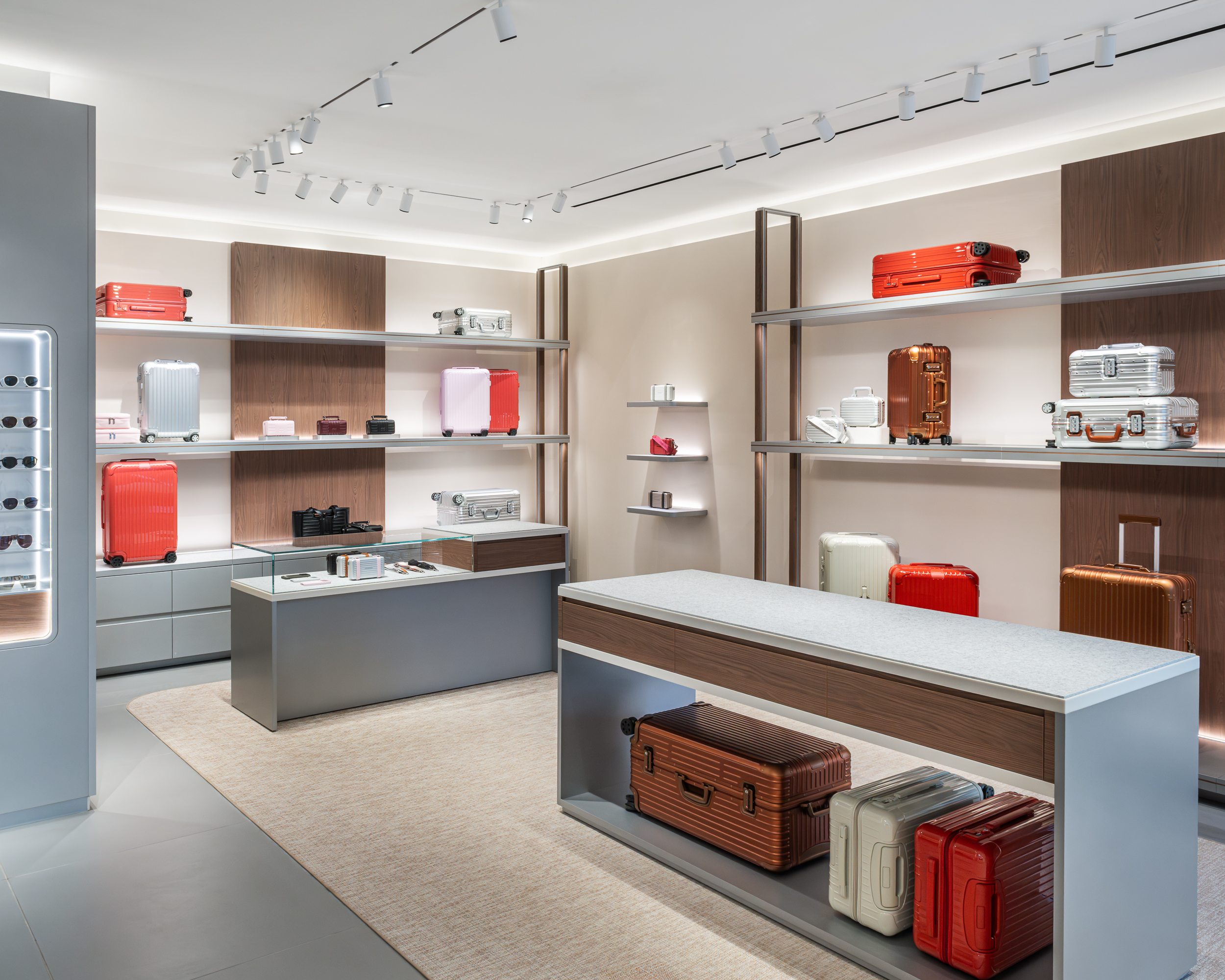 RIMOWA Paris Faubourg RIMOWA Paris Faubourg