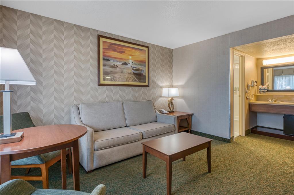 Queen Suite with Jacuzzi