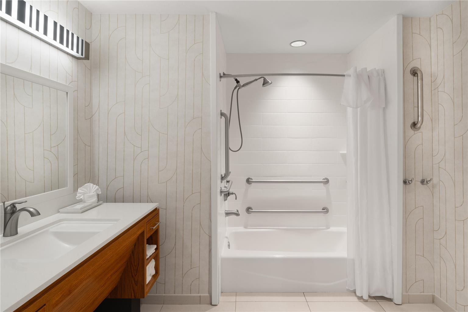 Guest room bath