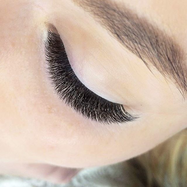 CraZy LasheS, Belvederegasse 29 in Wien