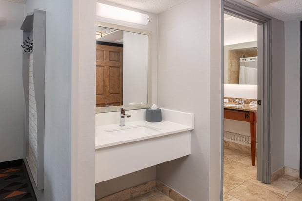 Images Holiday Inn Portland - Columbia Riverfront by IHG