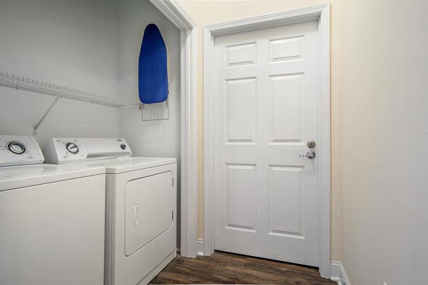 Images Central House on Stadium Apartments