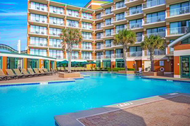 Images Holiday Inn & Suites Virginia Beach - North Beach by IHG