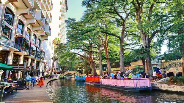 Images Holiday Inn Express & Suites San Antonio Rivercenter Area by IHG