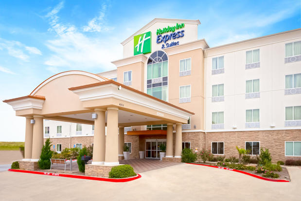 Images Holiday Inn Express & Suites Dallas W - I-30 Cockrell Hill, an IHG Hotel