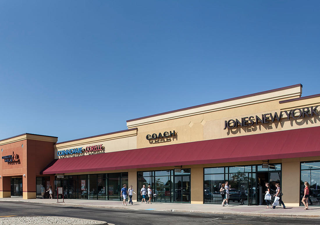 Johnson Creek Premium Outlets, 575 Linmar Ln, Johnson Creek, WI, Shopping  Centers & Malls - MapQuest