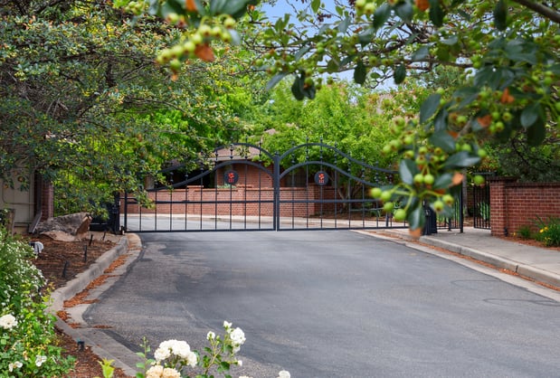 Images Nicole Wadsworth, Realtor