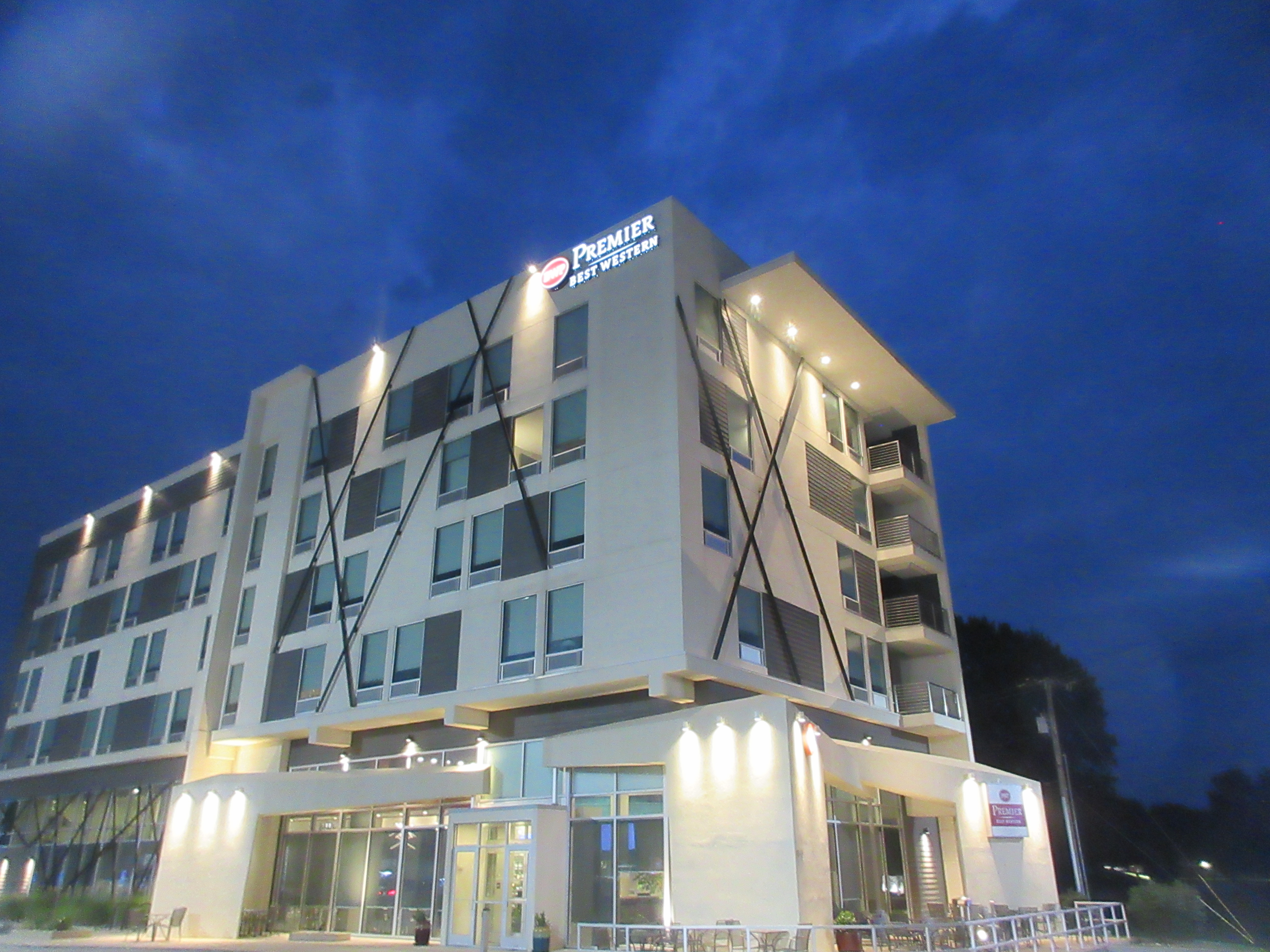 Hotel Exterior 
